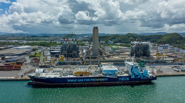 Buque con gas natural entraría este domingo al puerto de San Juan