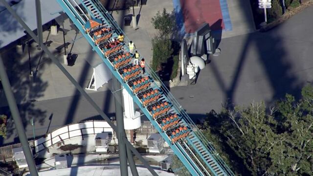 Muere hombre tras caer de montaña rusa en parque Six Flags en Georgia