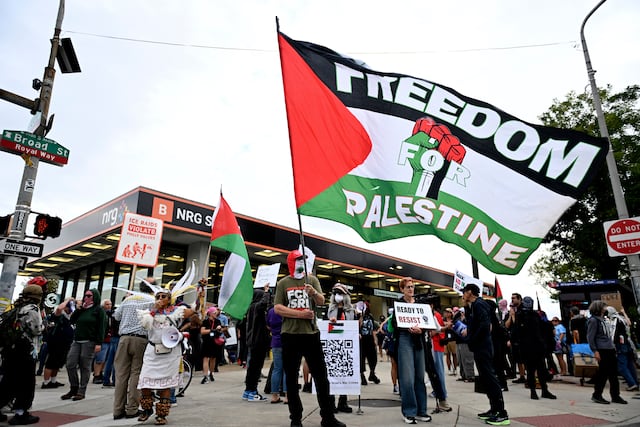 ¡Tensión en Filadelfia! Protestas pro-Palestina irrumpen concierto de Ed Sheeran