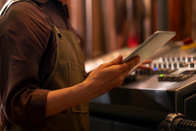 Comerciantes advierten que el alivio en el IVU no toca el costo energético de sus negocios