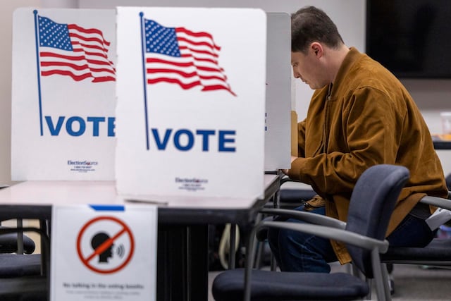 Lo que dicen las encuestas a un mes de las elecciones de medio término de Estados Unidos
