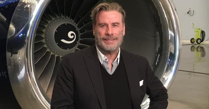 John Travolta sorprende por su apariencia rejuvenecida en Cannes