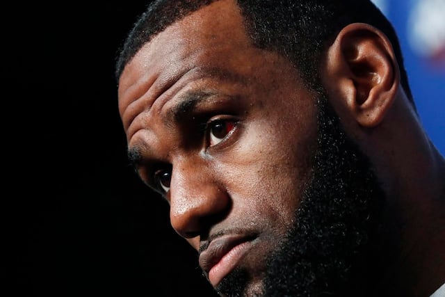 LeBron James inicia una nueva era con los 76ers en busca de su quinto campeonato