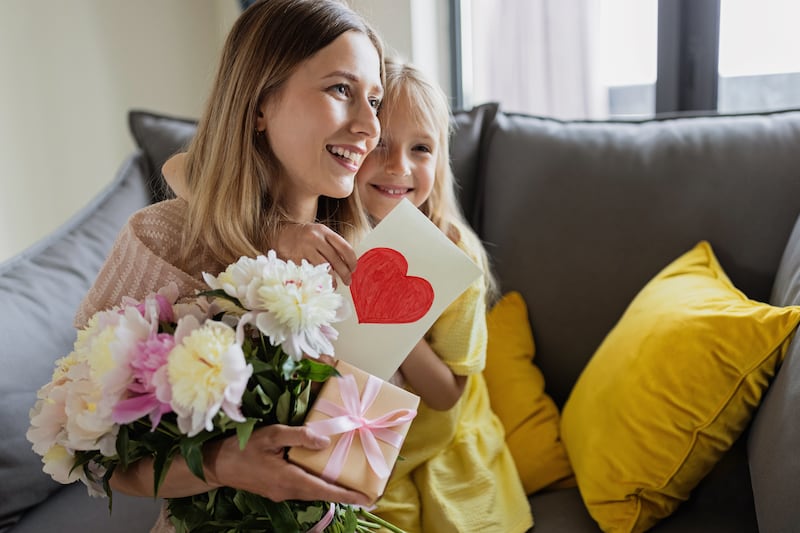 ¿No sabes qué regalarle a mamá? Ideas para sorprenderla en su día
