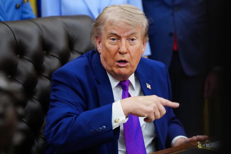 Trump lanza nuevas amenazas sobre retomar la ofensiva contra Irán