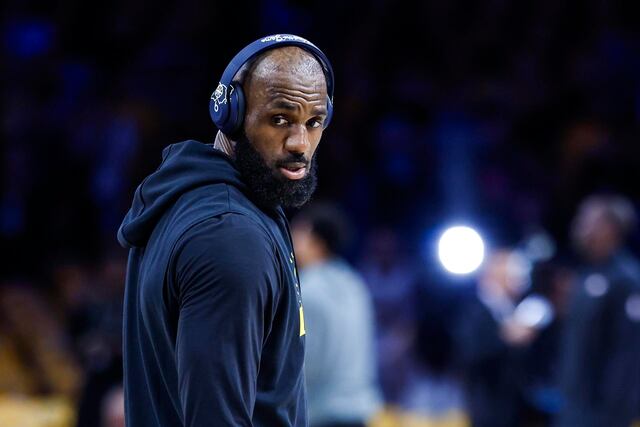 Trump critica a LeBron James por su actitud durante el himno nacional
