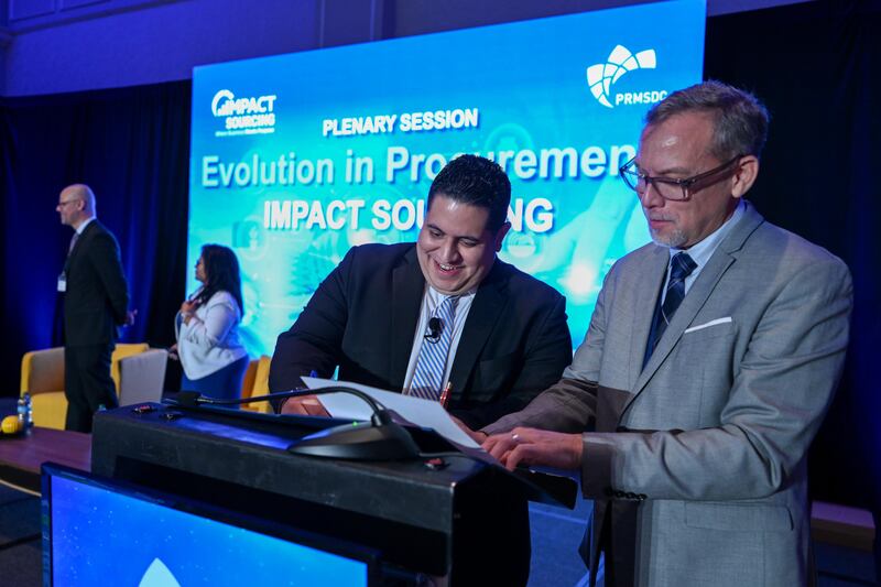 BDE firma alianza para conectar pymes con financiamiento y contratos