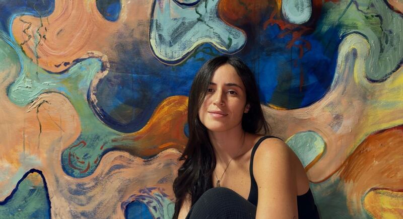 Andrea Díaz presenta su exhibición ‘Hablando en la mesa’ en El Bastión del Viejo San Juan
