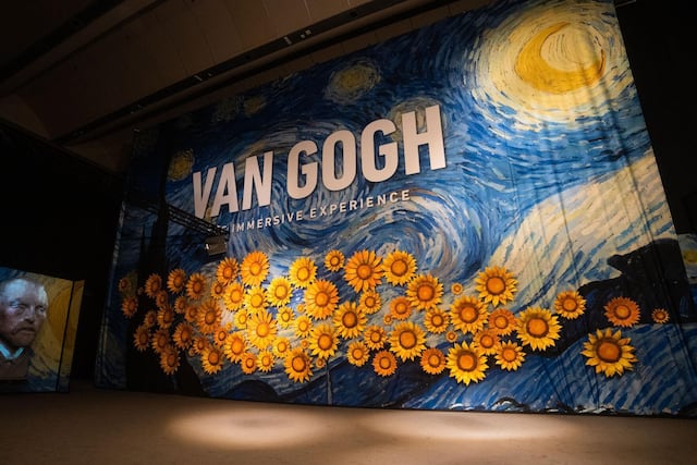 Plaza Las Américas se transforma en el mundo de Van Gogh