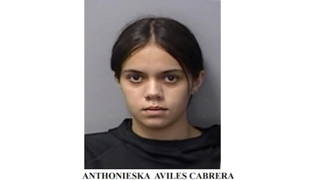 Anthonieska, hija de Elvia Cabrera, dice bajo juramento que otra menor fue la que le pasó el cuchillo