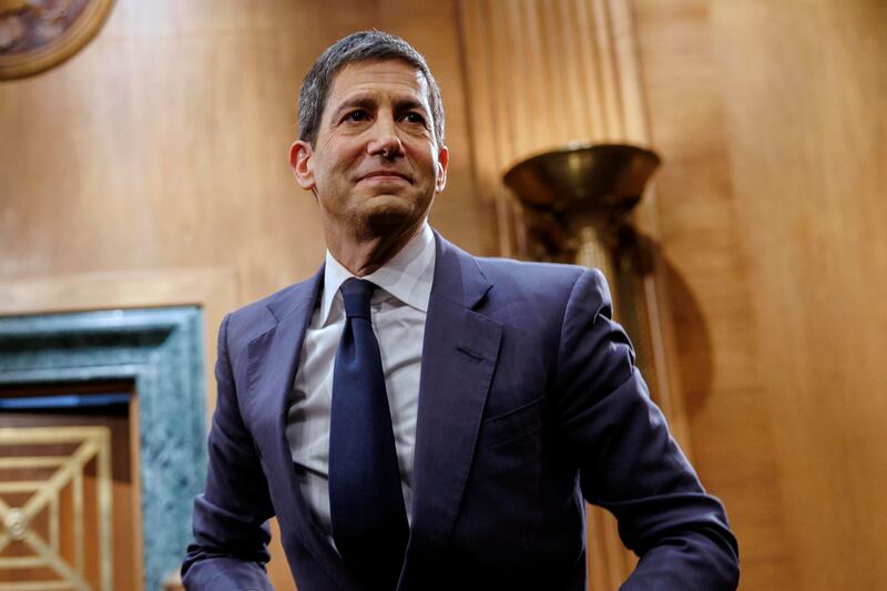 Senado aprueba al candidato de Trump, Kevin Warsh, como nuevo presidente de la Fed