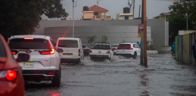 Lluvias desplazan a 2,670 personas en República Dominicana