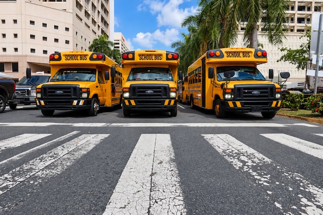 Transportistas escolares reanudarán mañana el servicio