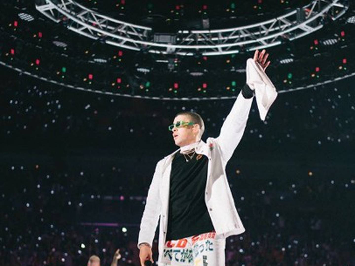 Bad Bunny rinde homenaje a David Ortiz en su concierto