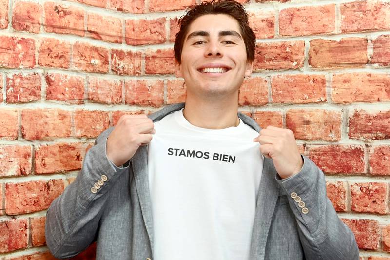 Lorenzo Figueroa, hijo de Chayanne, crea su propia identidad con línea de  ropa 'Stamos Bien' – Metro Puerto Rico