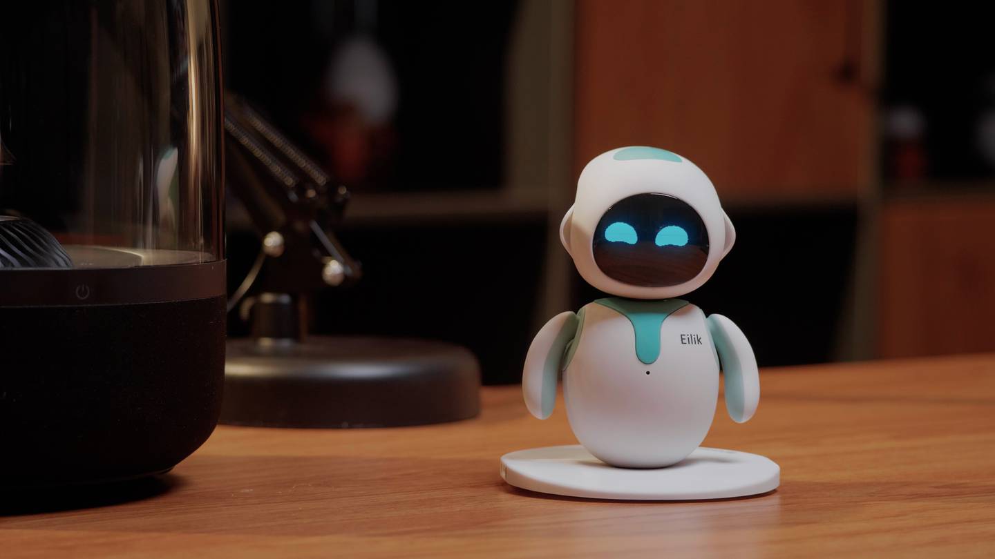 Eilik, el robot humorista que te levanta el ánimo mientras estudias o  teletrabajas