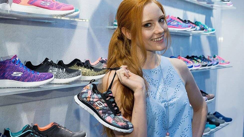 Cual es el secreto de la empresa de zapatillas Skechers cuyo valor se disparo mas que el de Adidas y Nike Metro Puerto Rico