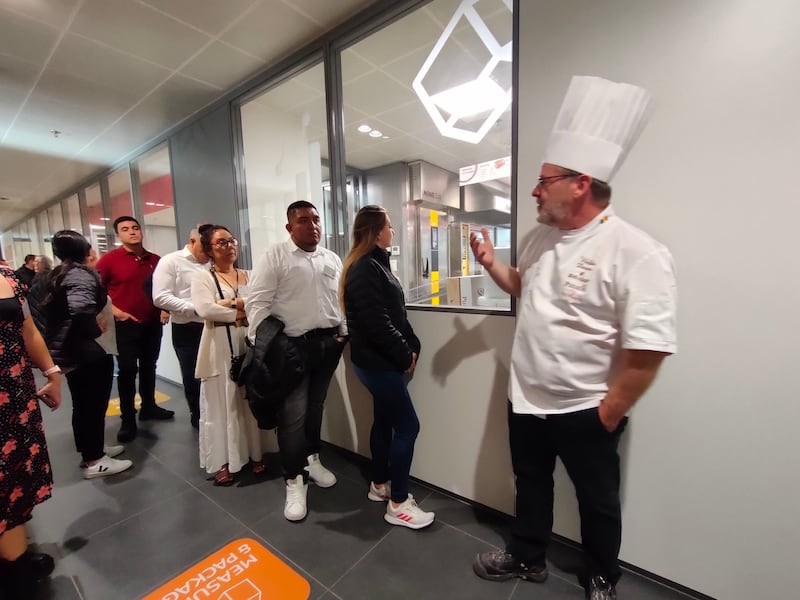 ¿Los primeros viajeros en pisar Marte podrán hornear y comer pan? Dicha interrogante es contestada en dos centros tecnológicos en Bruselas, Bélgica: PuraDome e Innovation Center, donde los panaderos, chefs y chocolateros pueden aprender sobre el desarrollo de los alimentos del futuro y en especial, conocer las últimas investigaciones para hacer pan y comida en el planeta rojo.