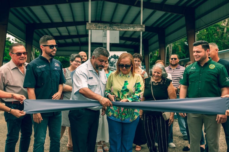 Inauguran escuela en San Germán.