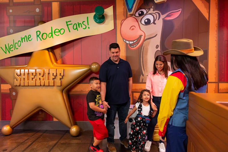 #AllTheDisneyThrills | Roundup Rodeo BBQ