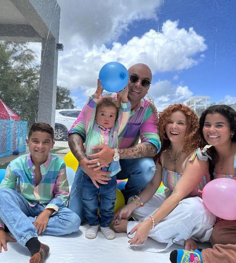 Wisin y su familia