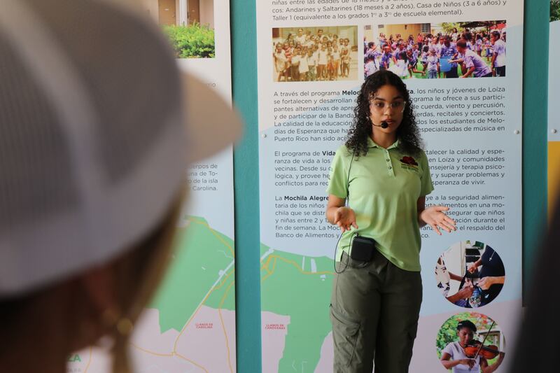 Juanelly Cirino Torres, de 19 años, guía turístico intérprete en el Programa de Turismo Patrimonial y Servicio Comunitario de Centro Esperanza en Loíza.