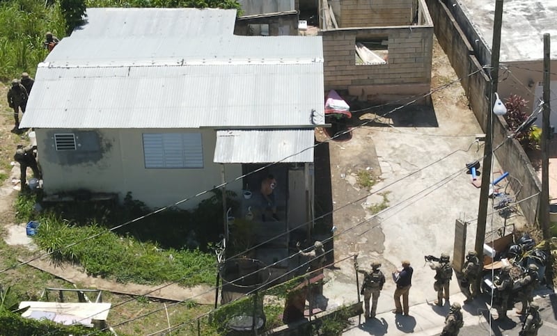 Arresto de hombre atrincherado en Barceloneta.