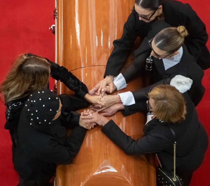 Silvia Pinal recibe el último adiós en el Palacio de Bellas Artes de México.