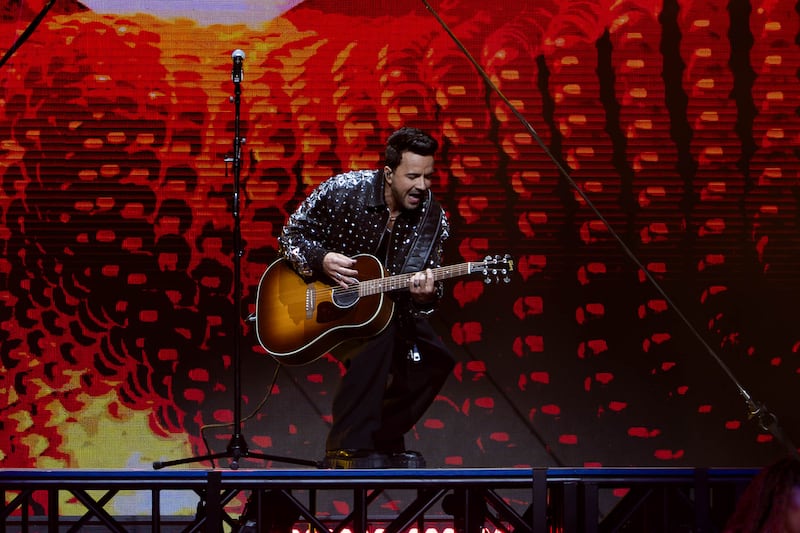 Luis Fonsi, 25 años Tour