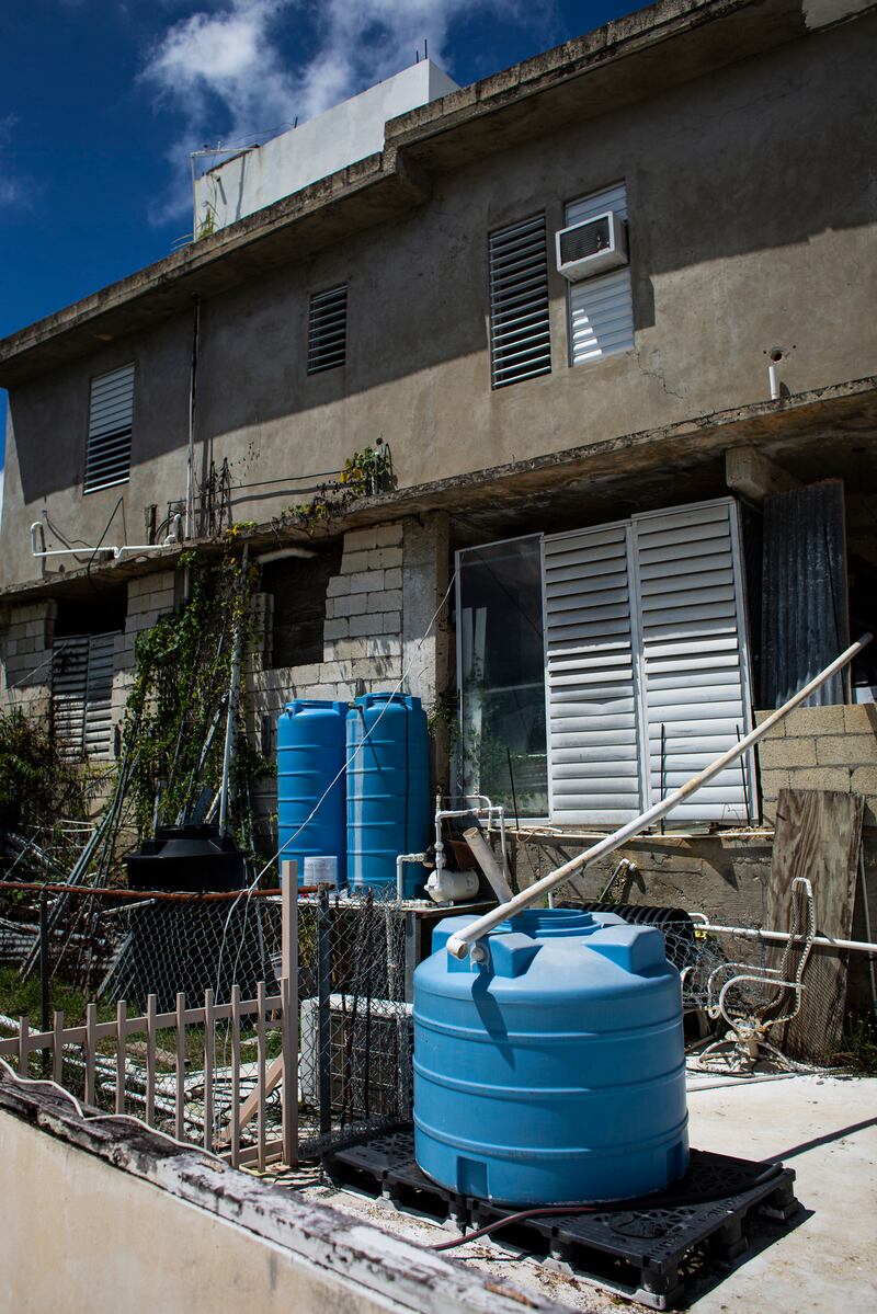 En lo que parece ser una sola residencia, hay cuatro cisternas.