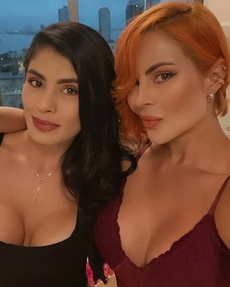 Estefanía Gómez junto a su hija, Gina Montoya