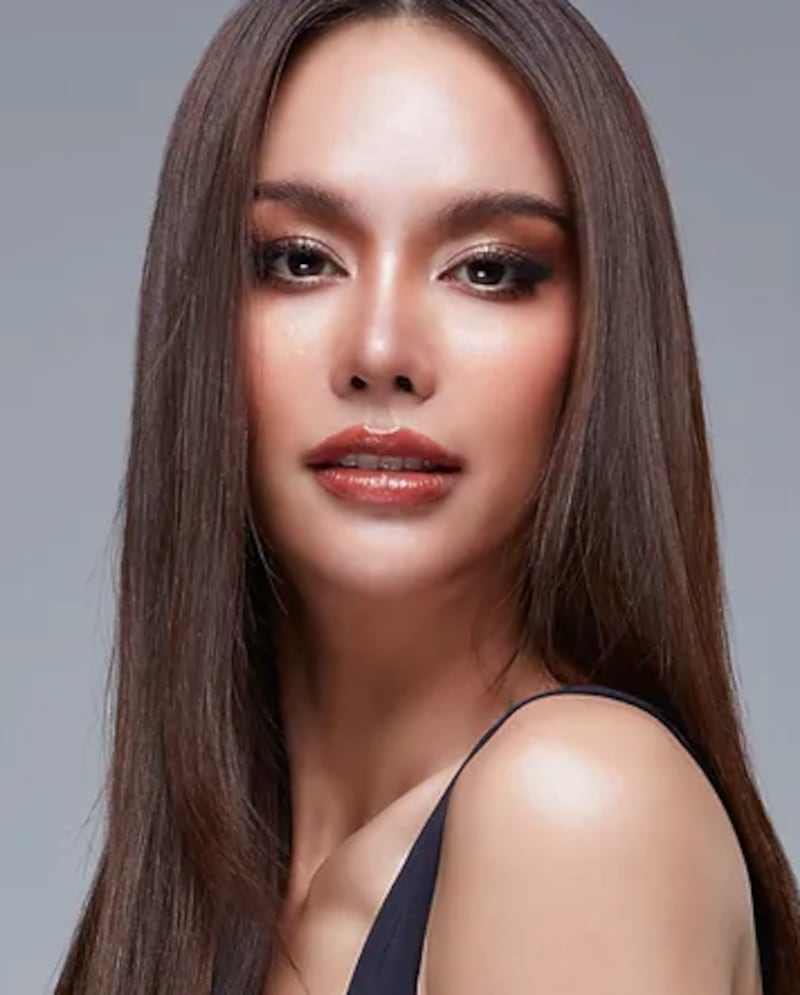 Miss Tailandia, Anna Sueangam-iam, en un retrato de rostro.