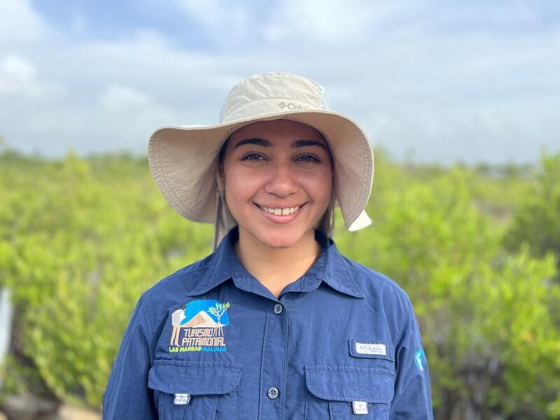 Diangely Cruz Velázquez, de 23 años, guía turístico intérprete del programa de Turismo Patrimonial de  Punto Educativo, recreativo y social Las Mareas en Salinas.