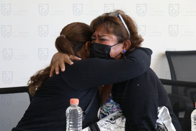 Reencuentro madre e hija en la Fiscalía capitalina. Foto: FGJ CDMX