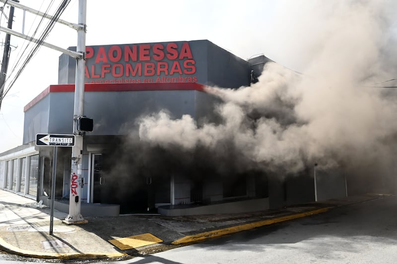 Fuego en los almacenes de alfombras, Paonessa