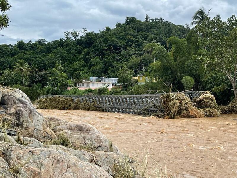 Uno de los puentes en Utuado se derrumbó por completo durante el paso del ciclón Fiona.