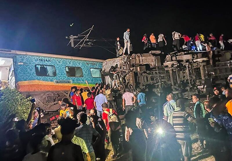 tren-descarrilado-en-Nueva-Delhi-India