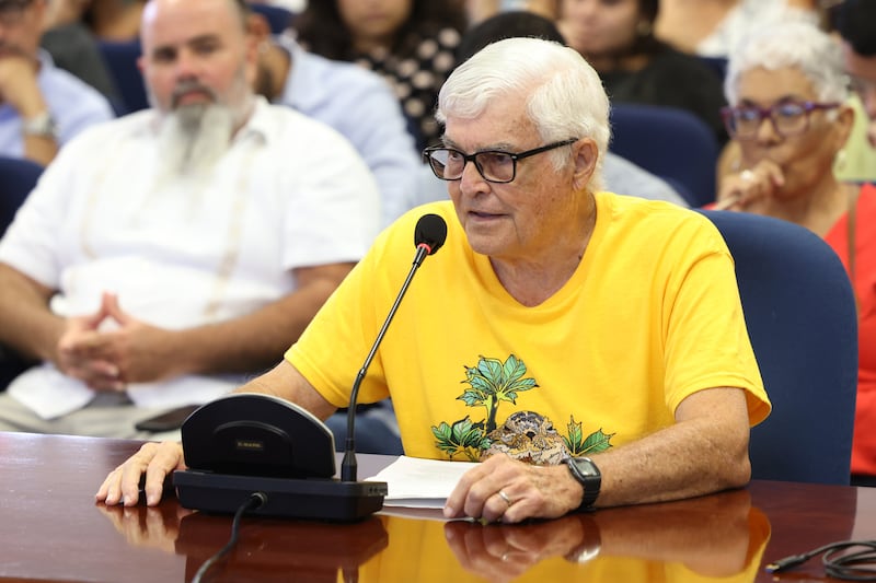 Pedro Valle Carlo, presidente del Comité Caborrojeño Pro Salud y Ambiente, se expresa en contra del proyecto Esencia.

Foto por Brandon Cruz González | Centro de Periodismo Investigativo