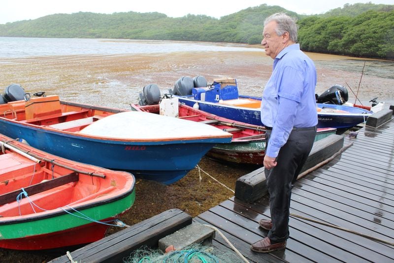 El Secretario General de las Naciones Unidas, António Guterres, visitó la Bahía de Praslin, Santa Lucía, en julio de 2019.
Foto por las Naciones Unidas