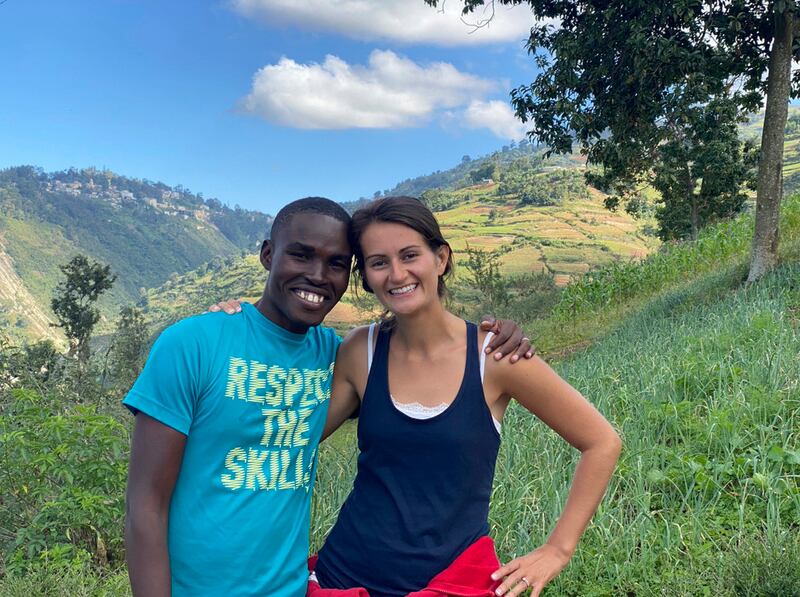 La enfermera estadounidense Alix Dorsainvil con su esposo Sandro Dorsainvil. Foto sin fecha, proveida por la agrupación El Roi Haiti. (El Roi Haiti via AP)