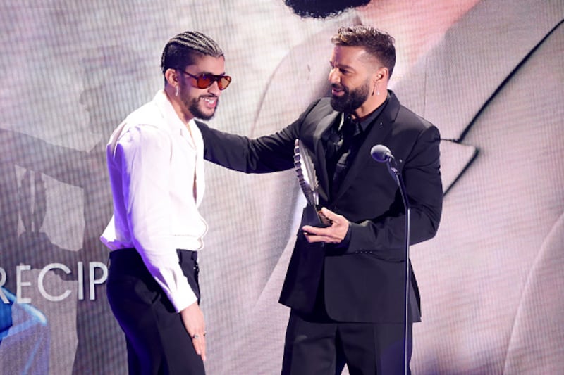 Bad Bunny y Ricky Martin se unieron luego de que el comediante Tony Hinchcliffe llamara basura a Puerto Rico