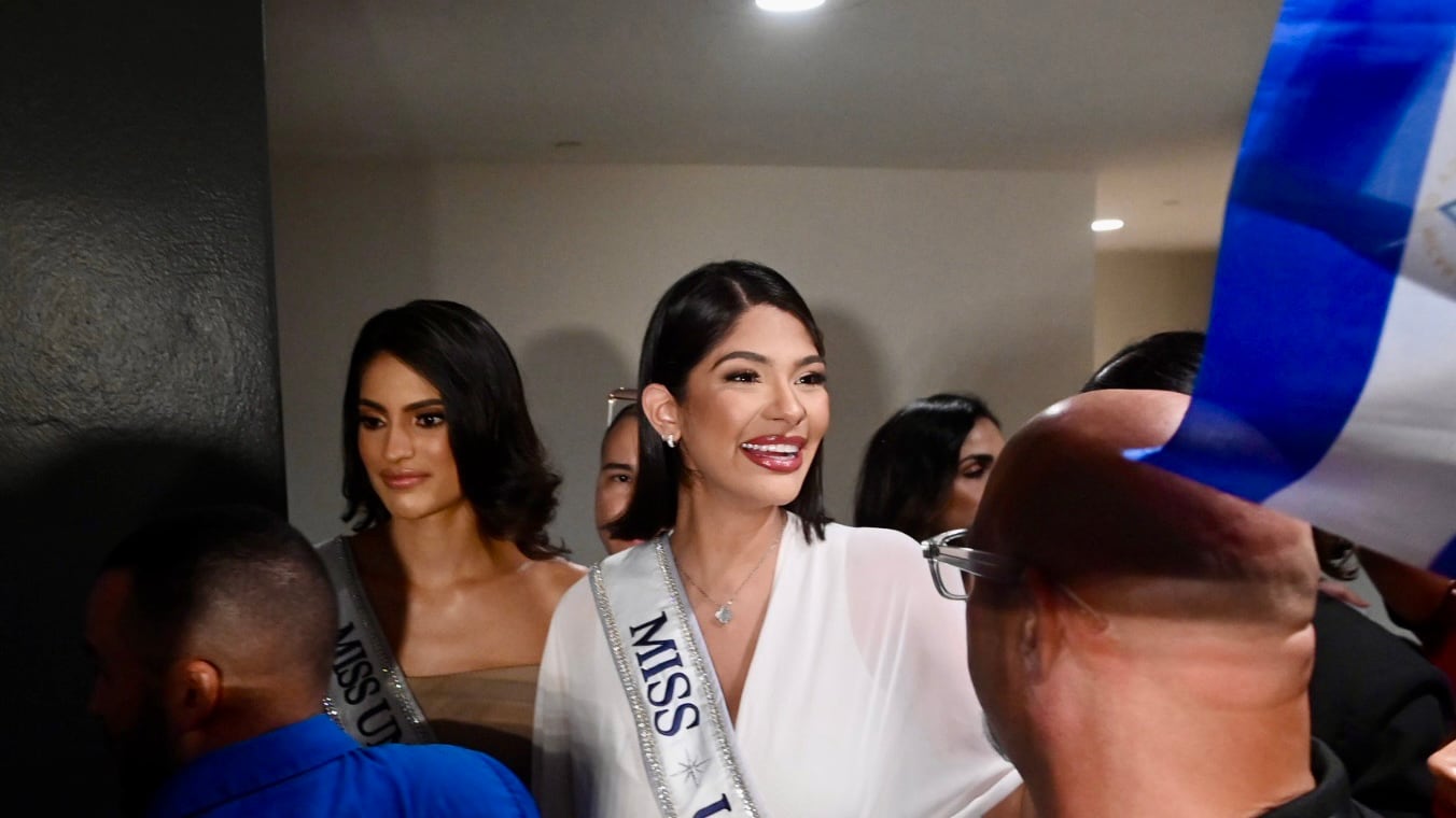 Sheynnis Palacios Cornejo; Miss Universo 2023, en su llegada a Puerto Rico.