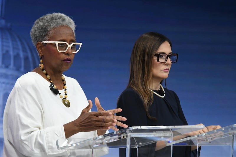 Debate de candidatos a la comisaría residente