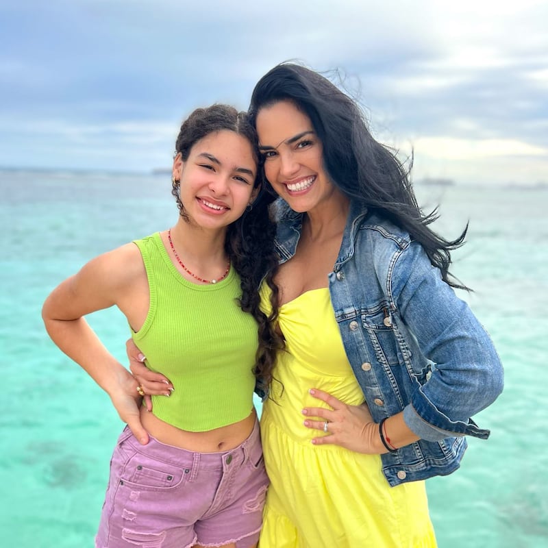 Scarlet Ortiz es muy cercana junto a su hija, Bárbara