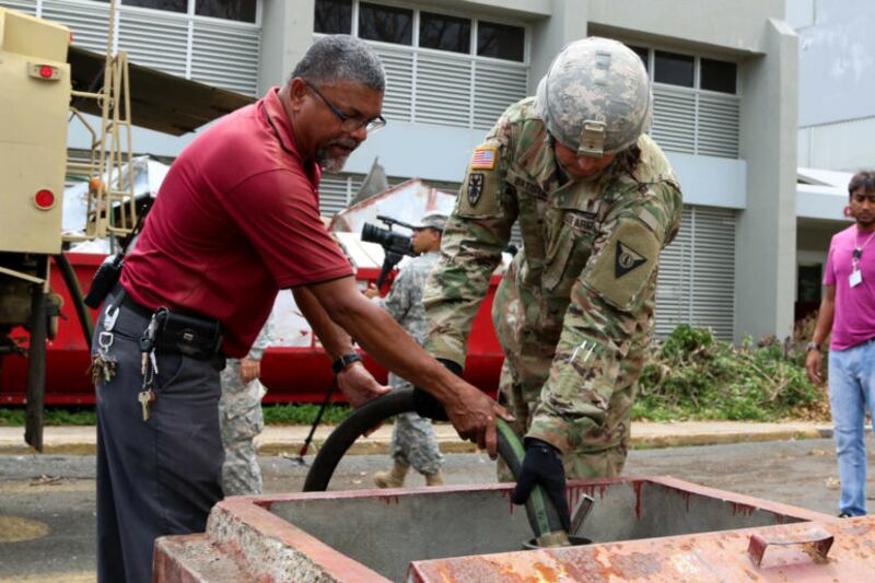 Nueve días después del huracán María en 2017, la Guardia Nacional de Puerto Rico continuaba suministrando diésel, como muestra esta foto tomada en el hospital HIMA San Pablo en Bayamón.