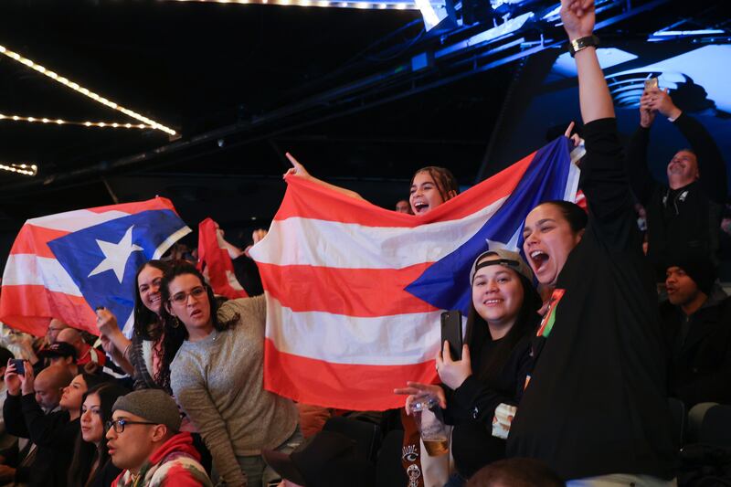 4 de febrero de 2023; Nueva York, Nueva York, EE. UU.; Amanda Serrano y Erika Cruz durante su pelea por el Campeonato Mundial Indiscutible de Peso Pluma en el Teatro Hulu en el Madison Square Garden en Nueva York, Nueva York. Crédito obligatorio: Ed Mulholland/Matchroom.