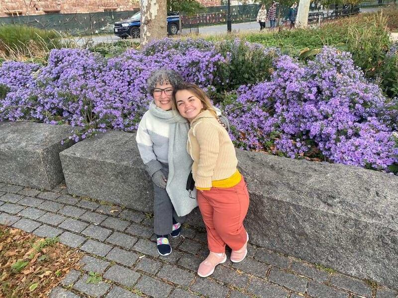 Brenda junto a su hija Klaudia Martínez