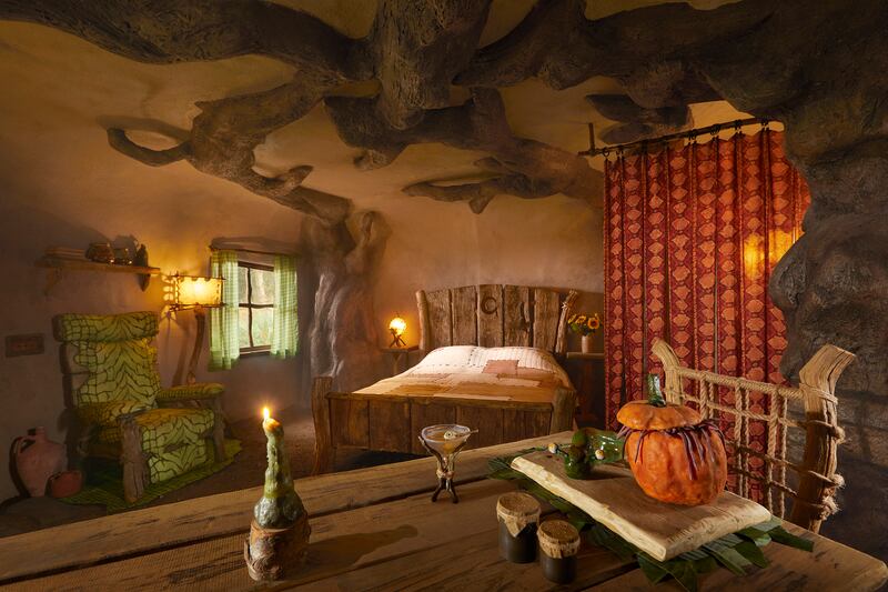 Interior del Airbnb de Shrek en Escocia.