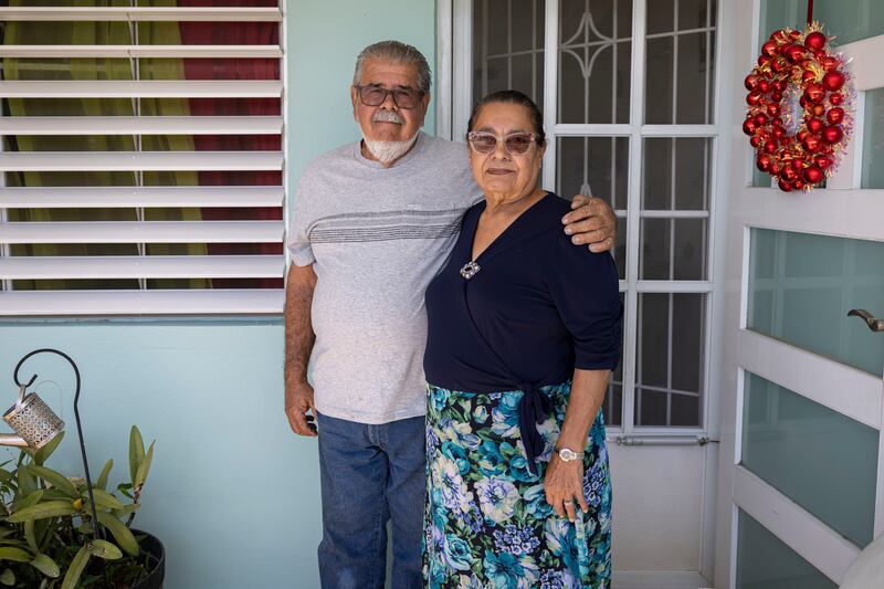 Jorge Ramírez González y María L. Carrero Orsini, matrimonio residente en el sector El Maní, justo en frente donde ocurrieron las alegadas mejoras a la carretera PR-64 en 2008.