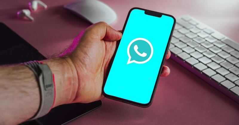 El "modo cian" se puede activar en WhatsApp gracias a apps de terceros